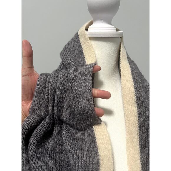 Short Knit Grey and beige scarf - Picture 3 of 7